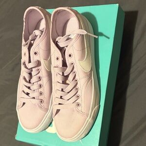 Nike Women’s lavender Low-Top Canvas Sneakers